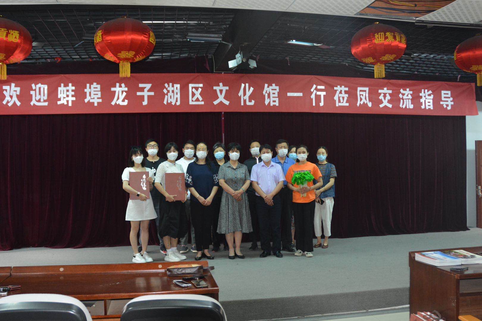 兩館人員合影.jpg